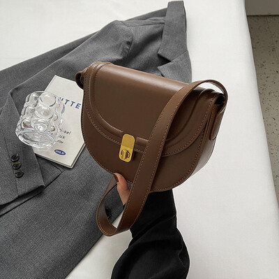 Ženska otmjena jednobojna torba s preklopom od Pu kože Ženska vintage torbica s preklopom na preklop preko ramena