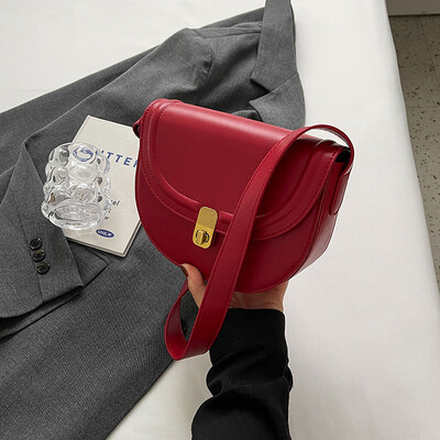 Ženska otmjena jednobojna torba s preklopom od Pu kože Ženska vintage torbica s preklopom na preklop preko ramena