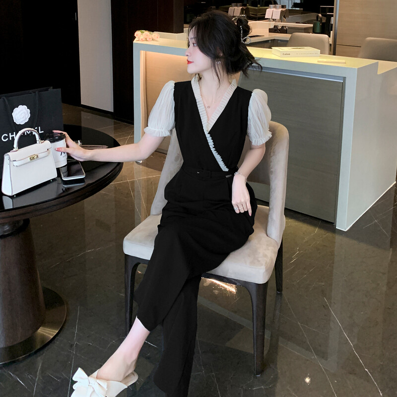 YZJNH Ljeto 2024. Novi francuski modni jednostavni kombinezon s V-izrezom s remenom, crni ženski kombinezon od čipke