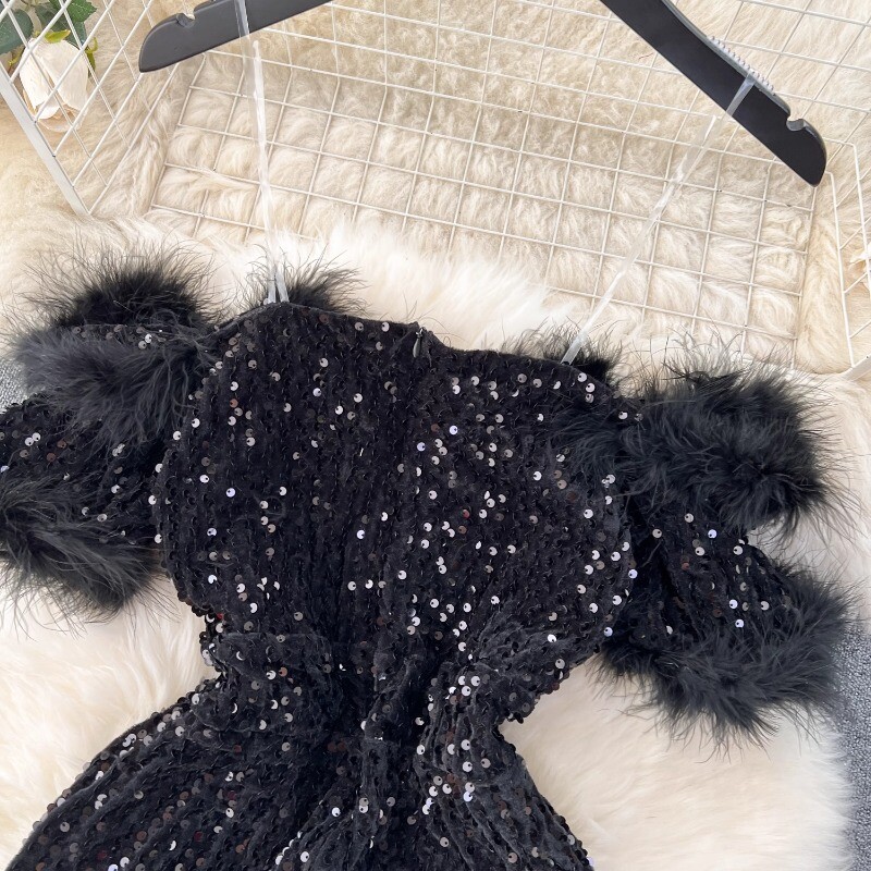 Sügisesed elegantsed seksikad mustad kombinesoonid 2024. aasta Euroopa moe õlgadest, sulgedest, litrid, õhukesed pikad mängudressid dropship