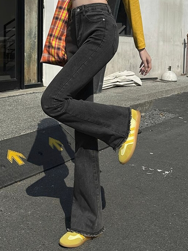 Naiste kõrge vöökohaga disainer Denim Bell Bottom Teksad Lady Trashy Y2k 2000s Flare Püksid Tüdrukud Sinised Must Hallid Punk Boot Cut püksid