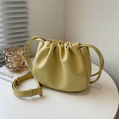 Cloud Fold Sling õlakotid Reguleeritav PU-nahast suure mahutavusega messenger-kott Sobiv kandekott Kolledži üliõpilane