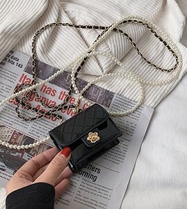 2024. Luksuzna mini kožna torba Ženska viseća torba oko vrata Kamelija Torbica Romb Slušalice/ruž za usne/Ključevi Torba s bisernim lancem Torbica oko struka