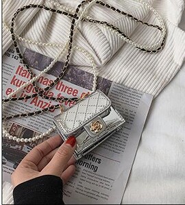 2024. Luksuzna mini kožna torba Ženska viseća torba oko vrata Kamelija Torbica Romb Slušalice/ruž za usne/Ključevi Torba s bisernim lancem Torbica oko struka