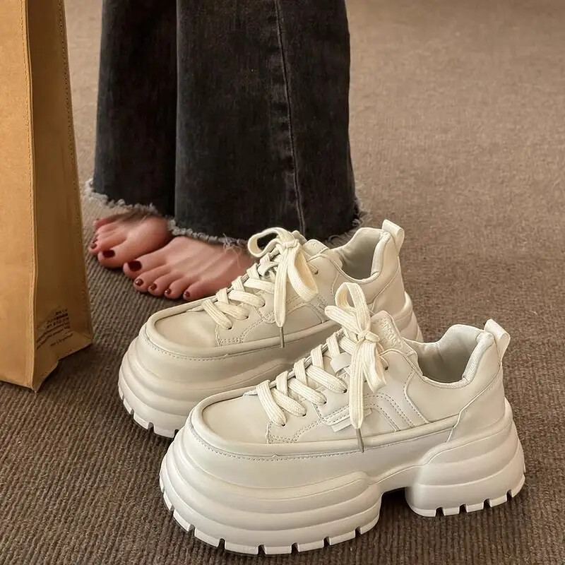 2024. aasta uued paksendatud kõrge kontsaga kingad naiste peaga leivakingad Suurenenud kõrgusega isa lateks sisetald kummist talvehooaeg