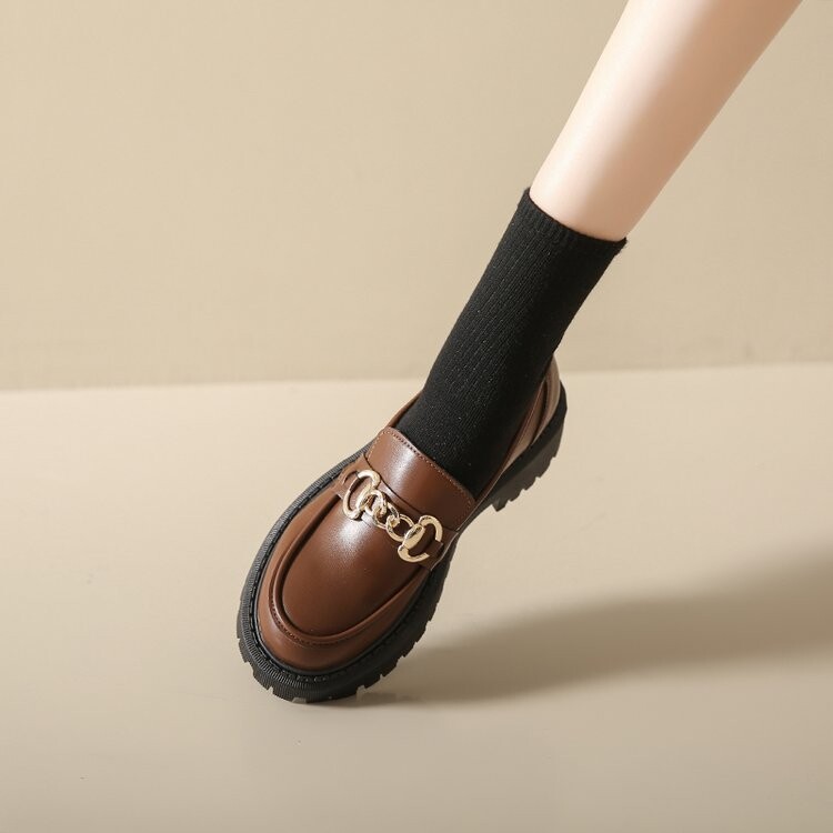 Metallist keti disainiga naiste kingad 2023. aasta sügis Briti stiilis naiste nahast kingad Preppy Style Girl Platform Vormiringad Zapatos