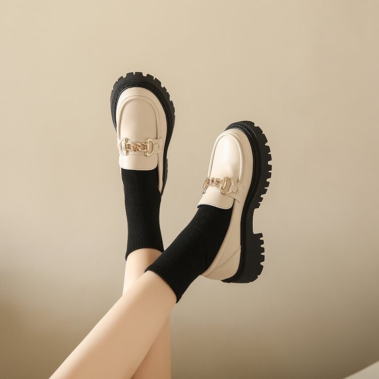 Metallist keti disainiga naiste kingad 2023. aasta sügis Briti stiilis naiste nahast kingad Preppy Style Girl Platform Vormiringad Zapatos