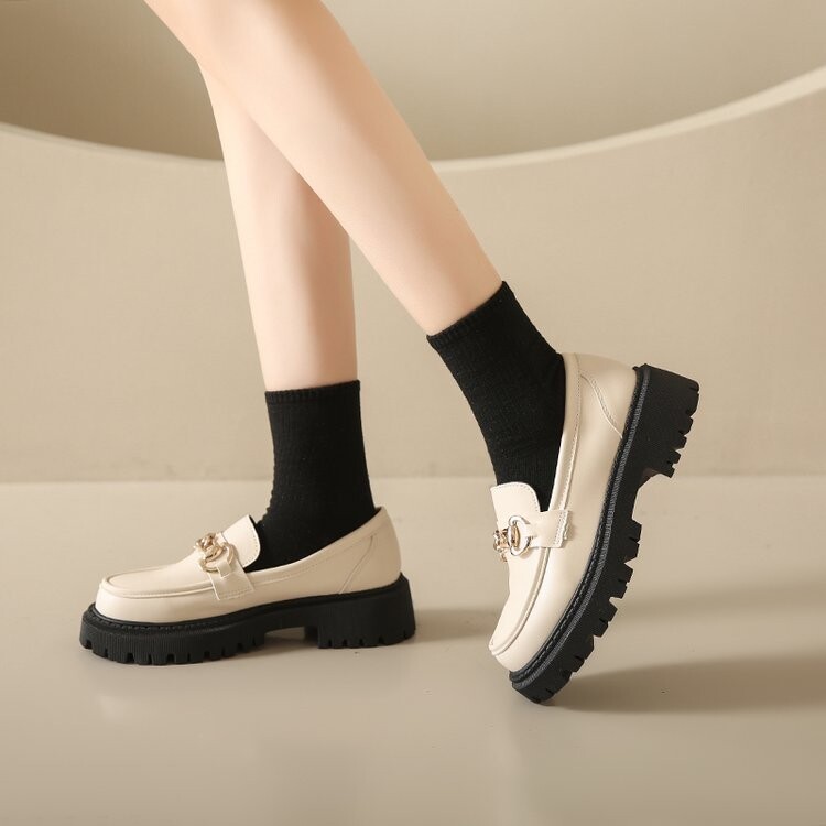 Metallist keti disainiga naiste kingad 2023. aasta sügis Briti stiilis naiste nahast kingad Preppy Style Girl Platform Vormiringad Zapatos