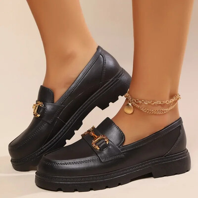 Pantofi Feminin 2024 Mocasini de marca Papuci de dama Vanzare calda Pompi de birou Femei Decoratiuni metalice Slip on Pantofi cu toc patrat jos pentru femei