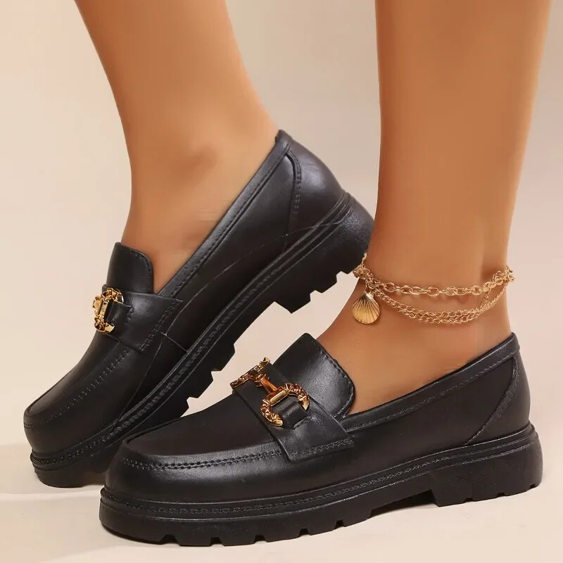 Pantofi Feminin 2024 Mocasini de marca Papuci de dama Vanzare calda Pompi de birou Femei Decoratiuni metalice Slip on Pantofi cu toc patrat jos pentru femei