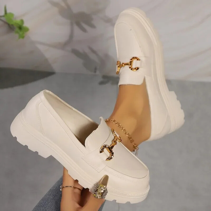 Pantofi Feminin 2024 Mocasini de marca Papuci de dama Vanzare calda Pompi de birou Femei Decoratiuni metalice Slip on Pantofi cu toc patrat jos pentru femei