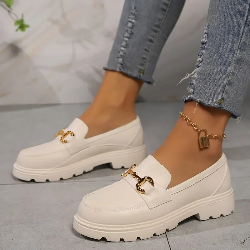 Pantofi Feminin 2024 Mocasini de marca Papuci de dama Vanzare calda Pompi de birou Femei Decoratiuni metalice Slip on Pantofi cu toc patrat jos pentru femei