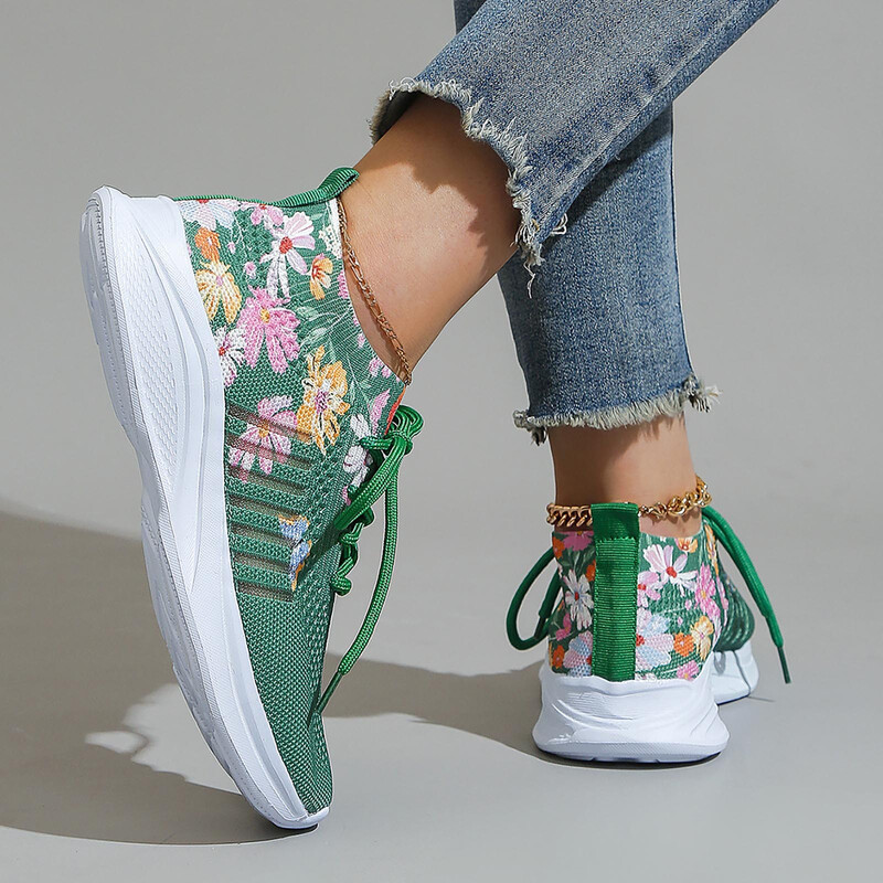 Naiste hingavad kudumisjalatsid Uued lendavad kudumistossud Võrgusilmast ümmarguse peaga pitsiga, pehme põhjaga mugavad tossud naistele