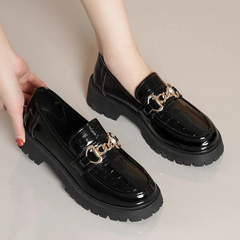 Briti stiilis naiste lakknahast kingad platvorm laia kontsaga libisevad pässid Metallist pandlaga pumbad moepidu pulma kõrged kontsad