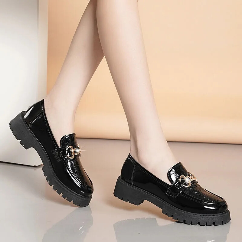 Briti stiilis naiste lakknahast kingad platvorm laia kontsaga libisevad pässid Metallist pandlaga pumbad moepidu pulma kõrged kontsad