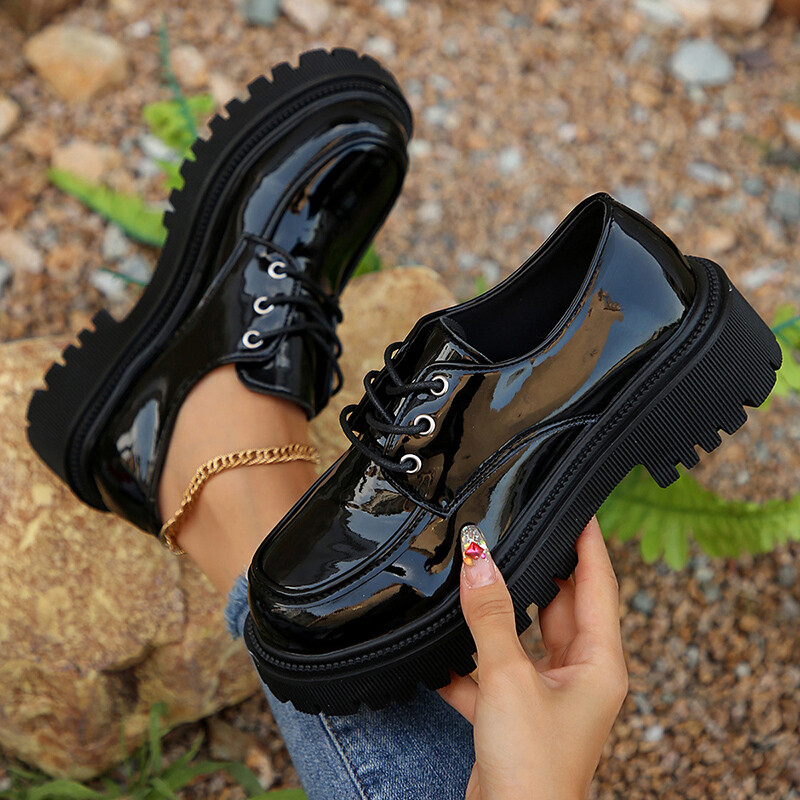 Naiste lakknahast platvormkingad, ümmargused varbad, paelad, lamedad jalatsid Naiste kevad-sügis libisemiskindlad mustad Oxfordsi kingad suures suuruses
