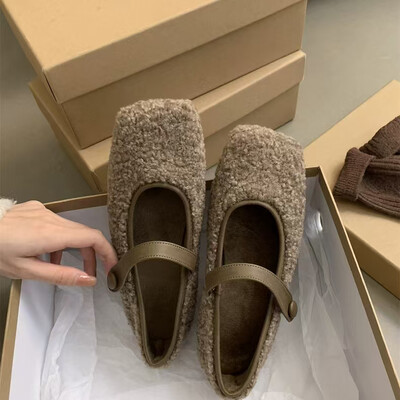 Kandiline varvas Mugavad lambavillast balletikorterid Naine, soe mängukarusnahk Mary Jane`i kingad Naiste brändi disain Elegantsed kohevad plüüspüksid