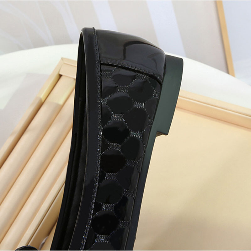 2024 Noua moda femeie cu vârful pătrat casual moale din piele moale pantofi desculți metal kawaii de lucru pantofi pantofi pentru femei