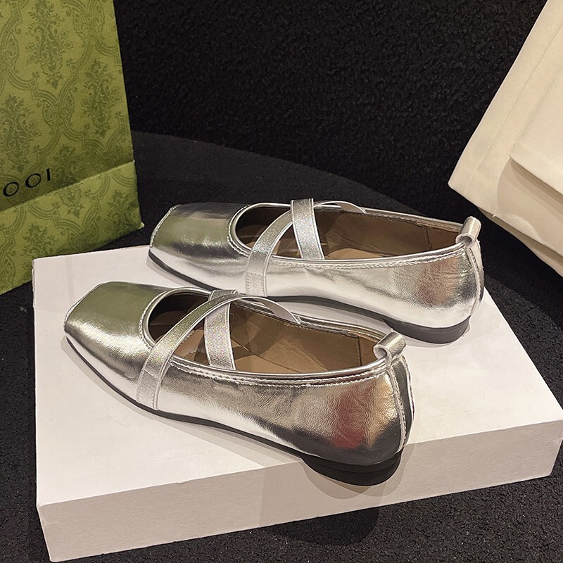 Sädelevad hõbedased kikilipsud jalatsid Naistele ümmargused varvastega lapilised ruudulised nahast püksid, naiste kingad