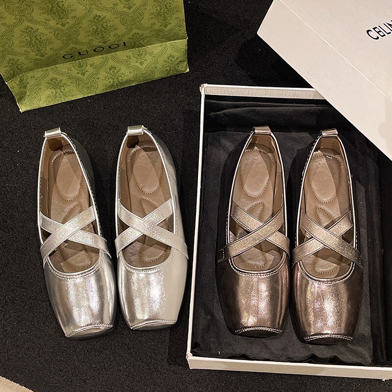 Sädelevad hõbedased kikilipsud jalatsid Naistele ümmargused varvastega lapilised ruudulised nahast püksid, naiste kingad