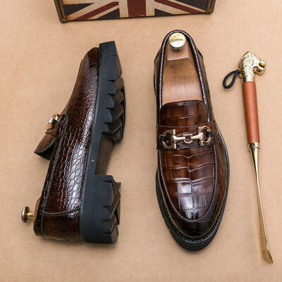 2024 Pantofii bărbați ascuțiți poartă pantofi de nuntă de ultimă generație în biroul tipărit, pantofi formali pentru bărbați pentru banchete de nuntă