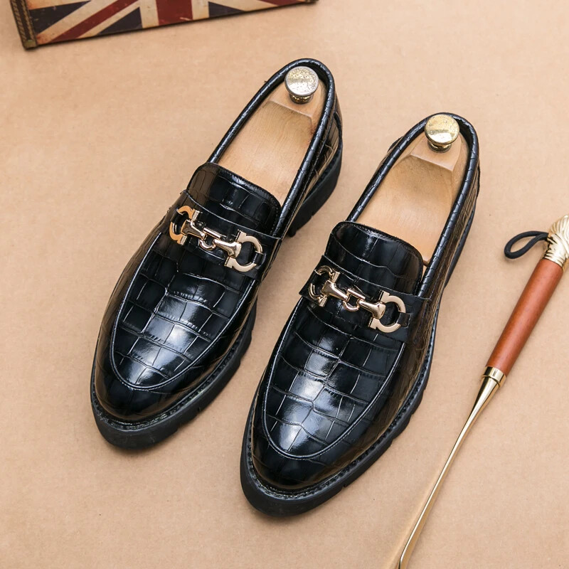 2024 Pantofii bărbați ascuțiți poartă pantofi de nuntă de ultimă generație în biroul tipărit, pantofi formali pentru bărbați pentru banchete de nuntă