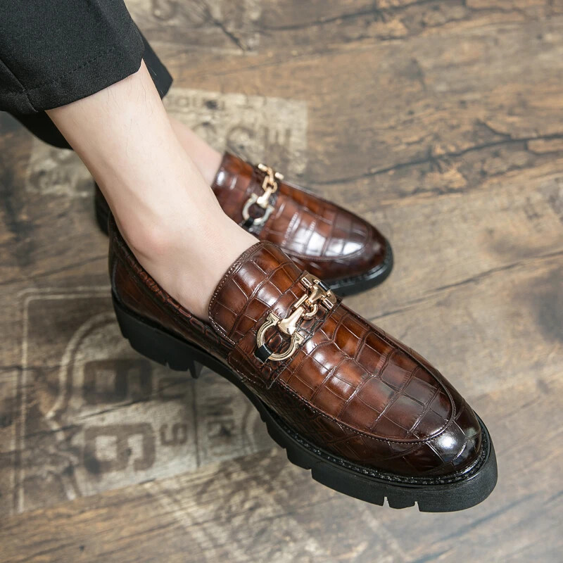 2024 Pantofii bărbați ascuțiți poartă pantofi de nuntă de ultimă generație în biroul tipărit, pantofi formali pentru bărbați pentru banchete de nuntă