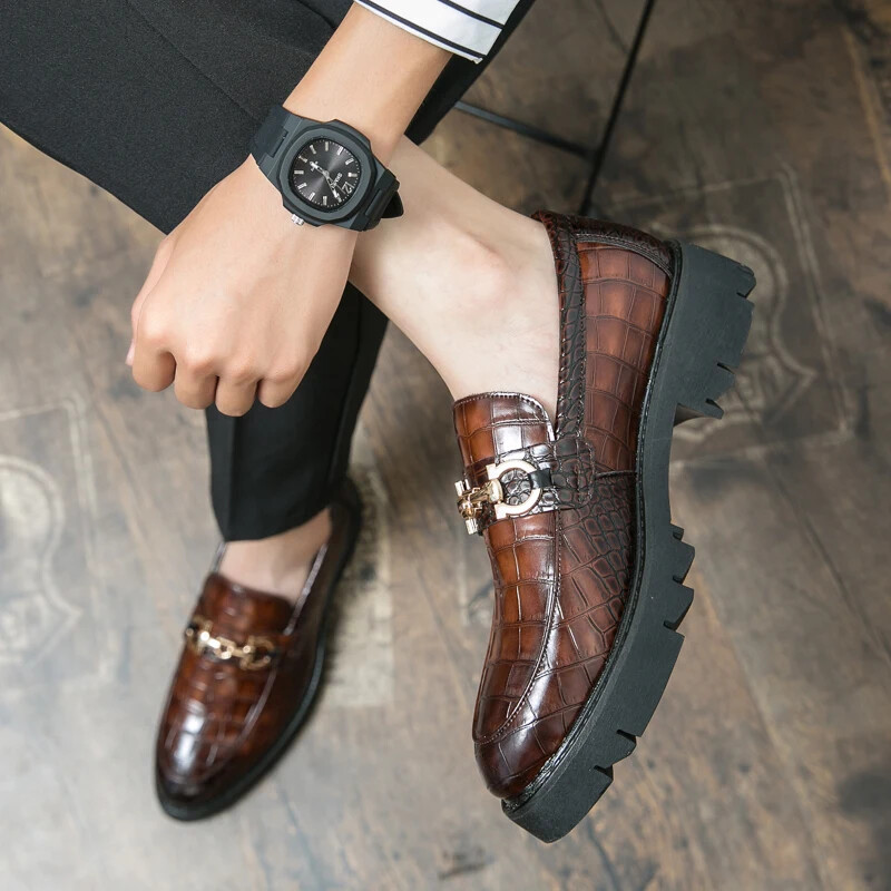 2024 Pantofii bărbați ascuțiți poartă pantofi de nuntă de ultimă generație în biroul tipărit, pantofi formali pentru bărbați pentru banchete de nuntă