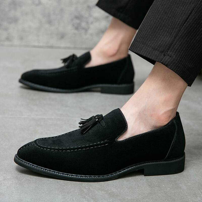 Noutate Marea Britanie Ciucuri negru maro ascuțit Pantofi asortați pentru bărbați Mocasini casual Încălțăminte de rochie formală Sapatos Tenis Masculino