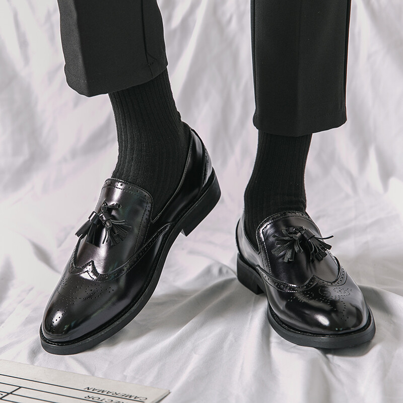 HKDQ Elegant Tuts Lakknahast kingad Meeste Originaalsed vabaaja Slip-on Meeste Loaferid Mood Lilla Brogue Kleit Kingad Meestele