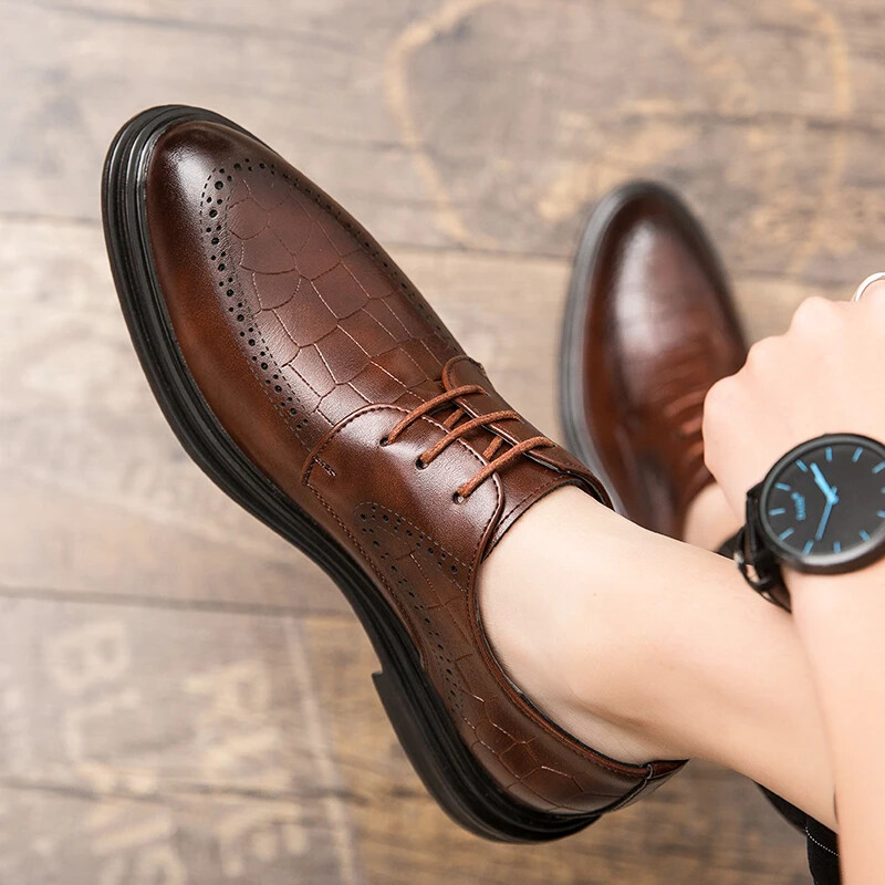 Mood Meeste Kleit Kingad Mehed Luksuslikud brogue oxfordid Ventilatsioon Terava varbaga libisemine Juhuslik nahk Pulmapidu Kingad meestele