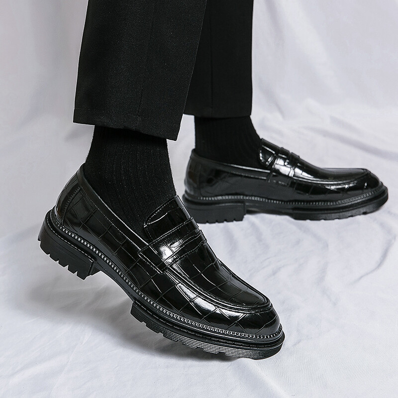 Nove modne cipele sa šiljastom kožom na debelom potplatu Sjajno lice Ležerne poslovne kožne cipele Prozračne moderne muške ležerne cipele za brod