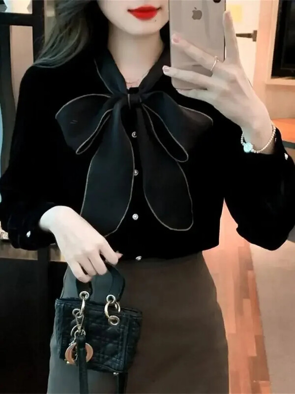 2024. Jesen Zima Nova korejska moda Ženska majica dugih rukava s V-izrezom francuskog dizajna, jednobojna majica s leptir mašnom, crna majica s kravatom