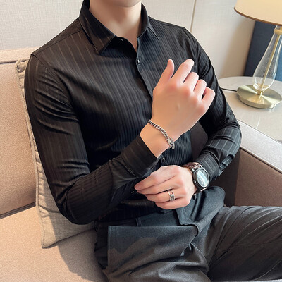 Nova muška modna džentlmenska korejska verzija s poslovnim prugama uskog kroja za vjenčanje, ležerna radna majica s dugim rukavima u britanskom stilu