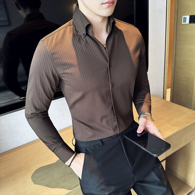 Cămașă în dungi în stil britanic cu decolteu în V pentru bărbați, la modă, sexy, cu mânecă lungă, o cămașă ocazională, subțire, de înaltă calitate, pentru afaceri sociale.