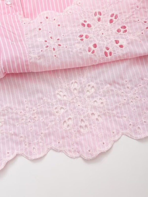 Jesen 2024. Nova ženska odjeća, europski i američki stil, šuplja izvezena prugasta košulja, ružičasta modna majica u uličnom stilu