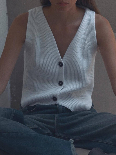 MiuKoMiYa lühikesed kootud vestid naistele 2024 Varrukateta kardiganid V-kaelusega lühikesed hallid välirõivad kevadised naiste vestid, kootud särk