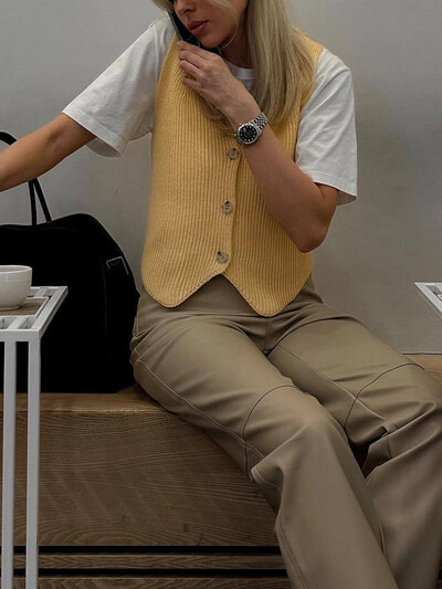 MiuKoMiYa lühikesed kootud vestid naistele 2024 Varrukateta kardiganid V-kaelusega lühikesed hallid välirõivad kevadised naiste vestid, kootud särk