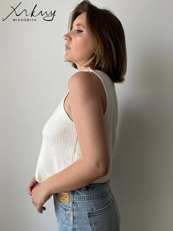 MiuKoMiYa lühikesed kootud vestid naistele 2024 Varrukateta kardiganid V-kaelusega lühikesed hallid välirõivad kevadised naiste vestid, kootud särk