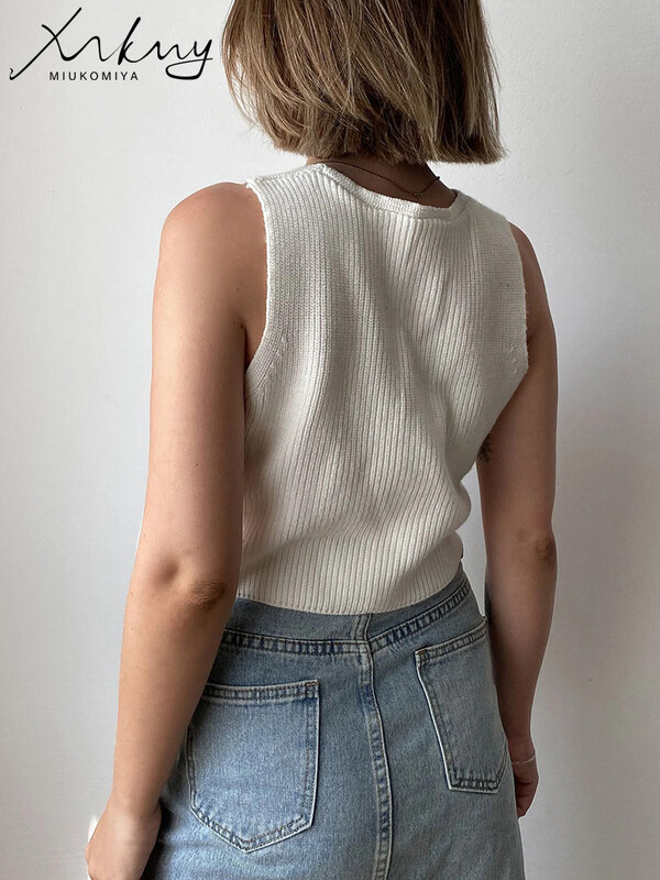 MiuKoMiYa lühikesed kootud vestid naistele 2024 Varrukateta kardiganid V-kaelusega lühikesed hallid välirõivad kevadised naiste vestid, kootud särk