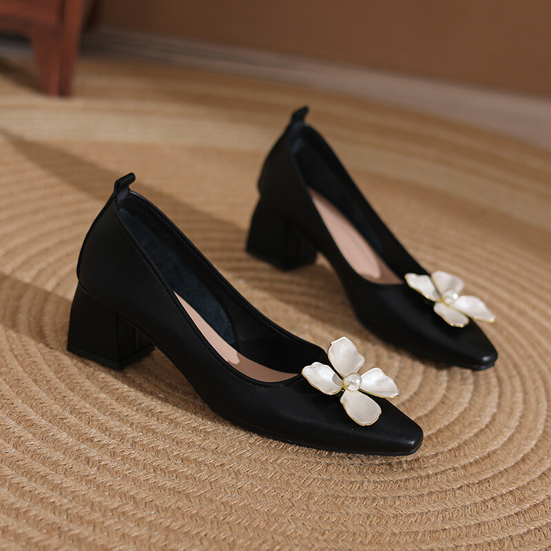 2023 Νέα γαλλικά γυναικεία παπούτσια με χοντρό τακούνι με τετράγωνο δάχτυλο Κορεατικού στυλ Φθινοπωρινά Μονά παπούτσια Pearl Flower Δέρμα με χαμηλό τακούνι Γυναικεία παπούτσια