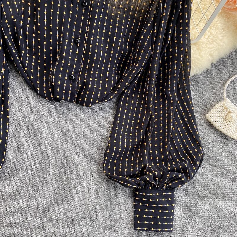 Ženska bluza s crnim prugastim vintage lampion rukavima s jednim kopčanjem i polo izrezom, korejska modna ženska gornja odjeća 2024.