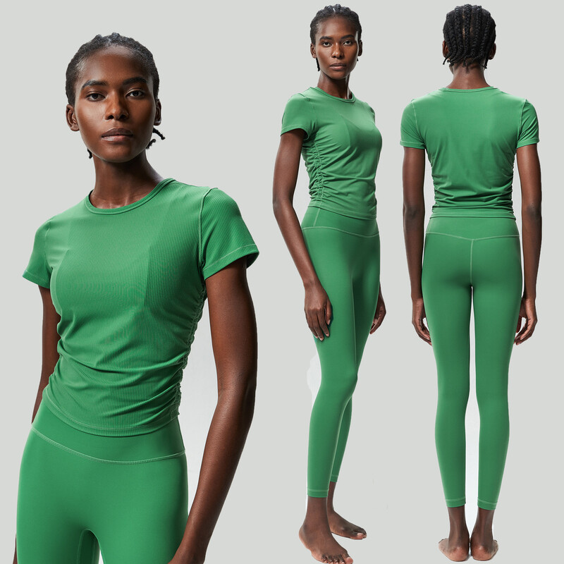 Ženska kombinezona za trčanje u teretani Jednobojna dvodijelna garnitura za fitness jogu Prozračna brzo sušeća sportska odjeća kratkih rukava Odjeća za vježbanje