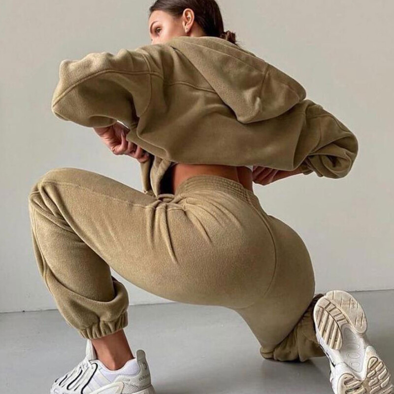 2023. gada pavasaris Sieviešu zīmola samta auduma treniņtērpi Velūrs ar kapuci sporta tērpi, kapuci un bikses Liela izmēra sporta apģērbs, divu gabalu komplekts