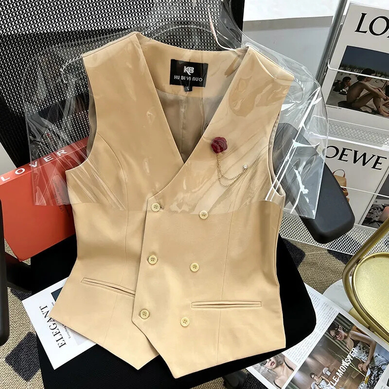 2024. gada vasaras veste sievietēm ar V veida kakla izgriezumu