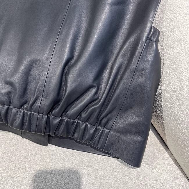 2024. gada rudens, jauna īstas ādas veste, sieviešu veste ar apaļu kaklu, īss bezpiedurkņu augšdaļa, metāla pogas kokvilna