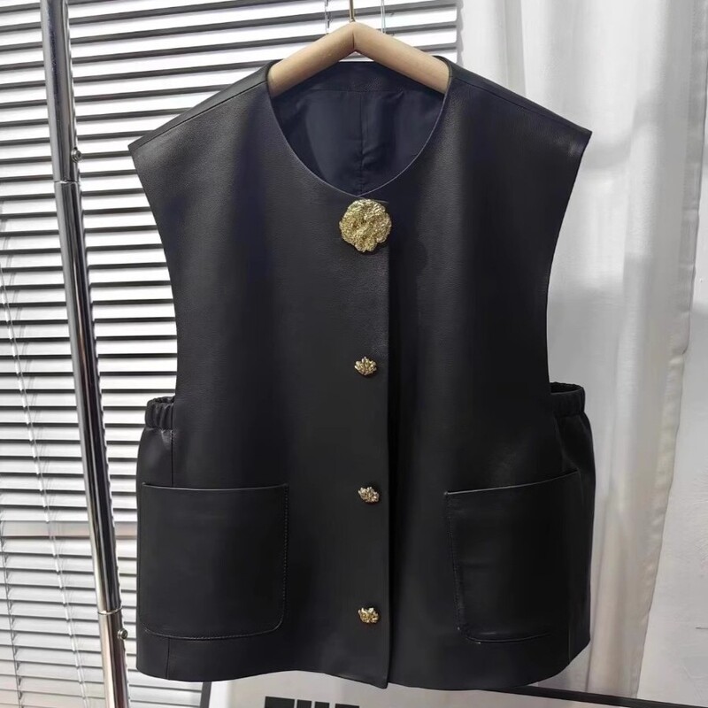 2024. gada rudens, jauna īstas ādas veste, sieviešu veste ar apaļu kaklu, īss bezpiedurkņu augšdaļa, metāla pogas kokvilna