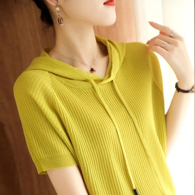 Vară 2024 Temperament pentru femei Apare subțire, largi, pulover de tricotat, pulover, cu glugă, cu mânecă scurtă, pentru femei.