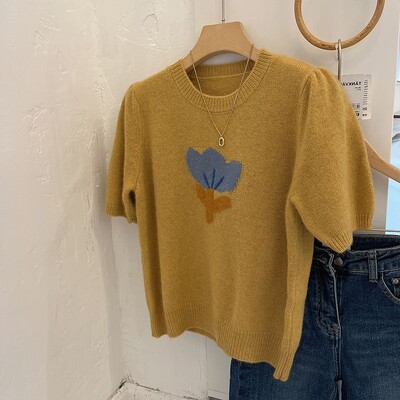 Nyári kötött póló Női koreai divat Luxus Dizájner Virággal hímzett karcsúsított felső női ruhák