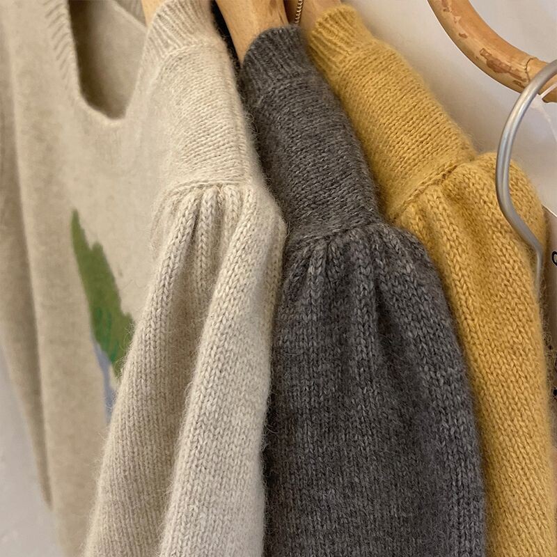 Nyári kötött póló Női koreai divat Luxus Dizájner Virággal hímzett karcsúsított felső női ruhák